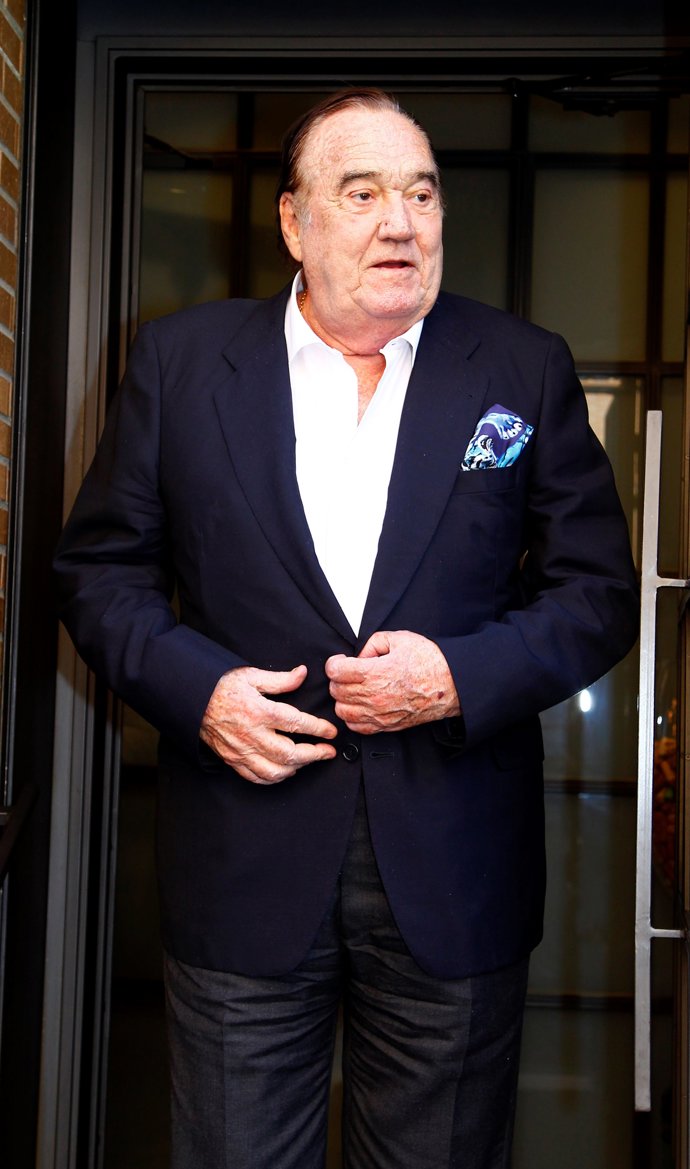 Fernando Fernández Tapias y Enrique Cerezo comen en el Quenco de Pepa con Francisco Rivera, Lourdes y Tana