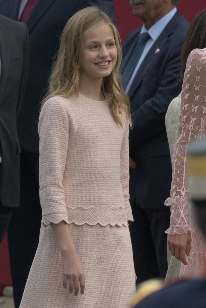 La Reina Letizia y Leonor, mimetizadas en rosa el día de la Hispanidad, 12 de octubre