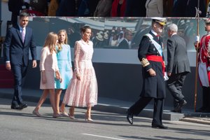 El Rey Felipe, con su mujer doña Letizia y de sus hijas Leonor y Sofía el día 12 de octubre, día de la Hispanidad