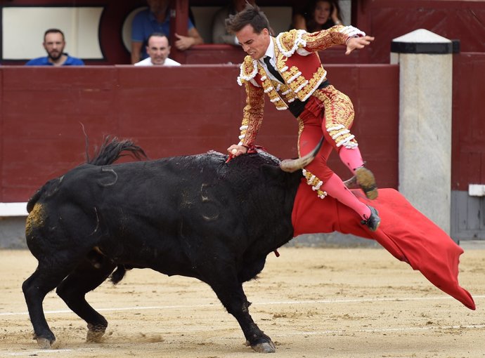 El torero Gonzalo Caballero, muy amigo de Victoria Federica, cogido gravemente en Las Ventas