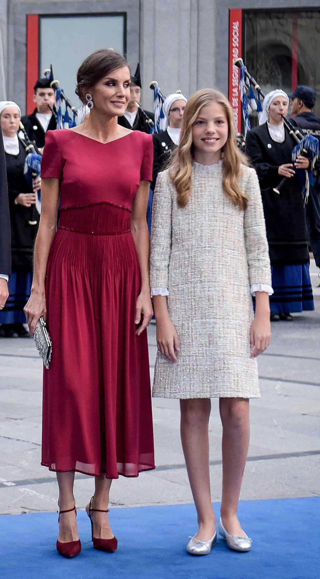 La Reina Letizia Viste Por Primera Vez De Rojo Para Los Premios Princesa De Asturias 