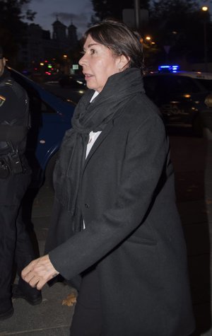 Los familiares de Francisco Franco acuden a la exhumación de sus restos mortales