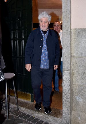 Pedro Almodóvar y Bibiana Fernández disfrutan de la noche madrileña