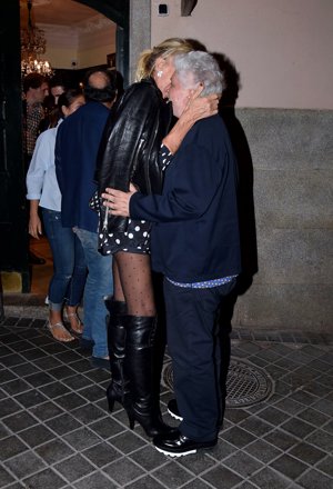Pedro Almodóvar y Bibiana Fernández disfrutan de la noche madrileña