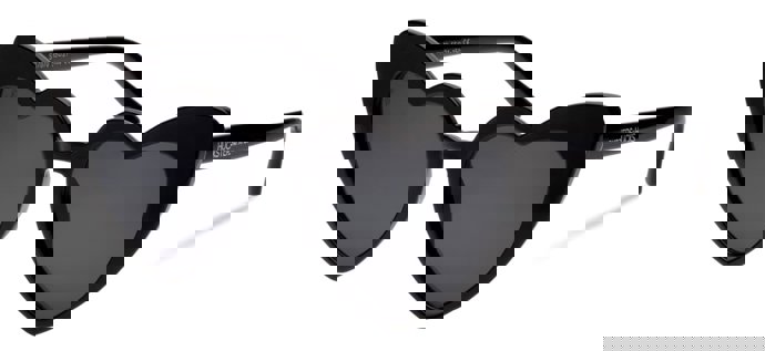 Angelina Jolie, sensacional con gafas de sol en negro. Luce como ella modelos como el  Venezia que puedes encontrar en Hucksters&Hucks