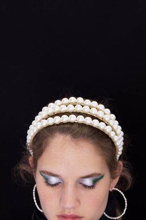 Zara Diadema metálica de perlas