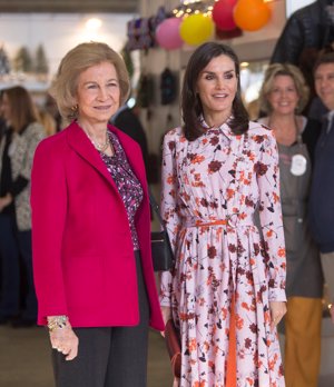 La Reina Letizia y Doña Sofía, compras y complicidad en el Rastrillo Nuevo Futuro