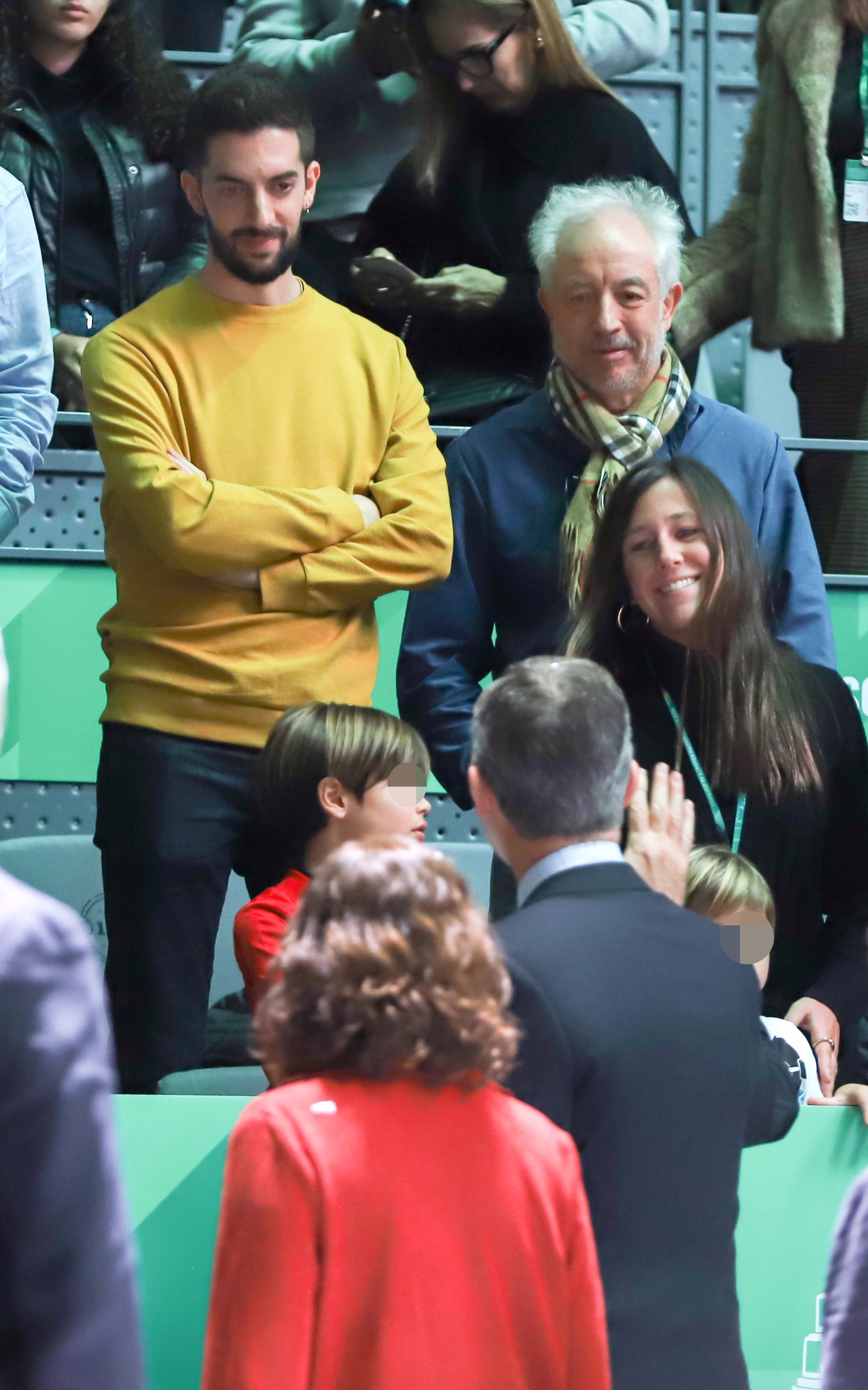 El Rey Felipe saluda divertido a Milan y Sasha, los hijos de Shakira y Gerard Piqué 