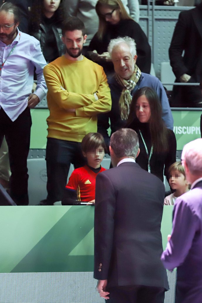 El Rey Felipe saluda divertido a Milan y Sasha, los hijos de Shakira y Gerard Piqué 