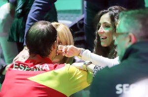 Rafa Nadal y Mery Perelló mucho amor en el tenis. Xisca sea las lágrimas a Rafa tras ganar la Copa Davis... Pero nos faltó el beso a lo Iker y Sara Carbonero