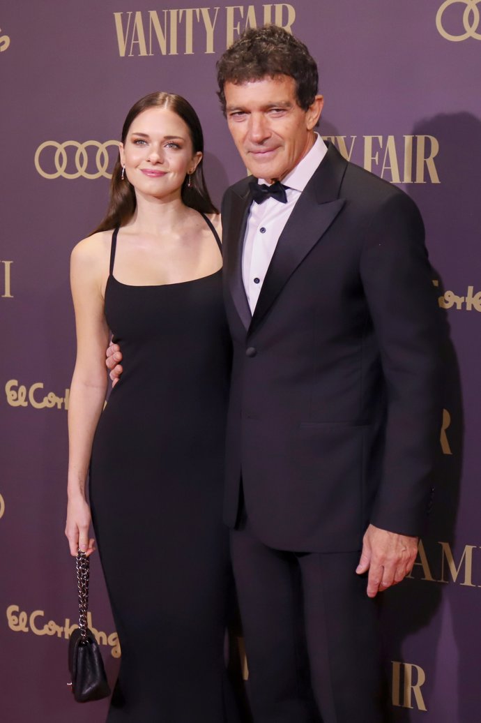 Antonio Banderas presume de hija, Stella del Carmen... Una preciosa mujer en Vanity Fair