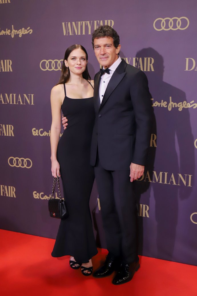 Antonio Banderas presume de hija, Stella del Carmen... Una preciosa mujer en Vanity Fair