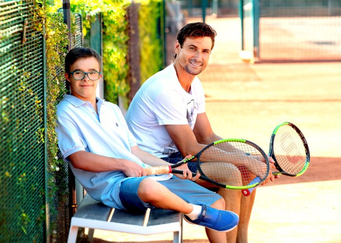 Manel y David Ferrer, protagonistas del calendario Talita 2020