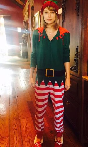 Taylor Swift:  Lidl se suma a la moda de los jerséis navideños que arrasan ugly sweater o friki sweater