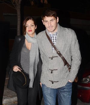 Sara Carbonero, gran fan de los sombreros de ala ancha, pañuelos y bufandas