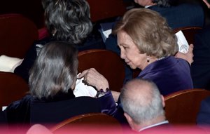 La Reina Sofía estrena el 2020 apoyando la música de la 'Orquesta de Instrumentos Reciclados de Cateura'