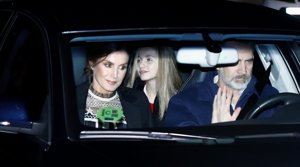 La Reina Letizia agota en horas su vestido de Zara del Día de Reyes