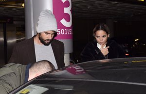 Gloria Camila llega a Madrid con su novio