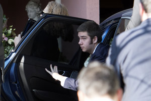 Juan Valentín, hijo de Cristina e Iñaki, en la misa por el fallecimiento de Doña Pilar