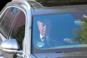 El Rey Juan Carlos, muy abatido en la misa de su hermana Pilar de Borbón