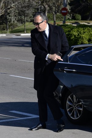 Jaime de Marichalar en el Cementerio San Isidro  para el entierro de doña Pilar