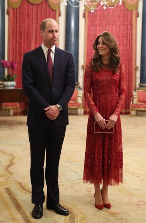 Kate Middleton y la Reina Letizia, recursos recurrrentes. Kate Middleton y su vestido rojo cereza que querrás tener en tu armario