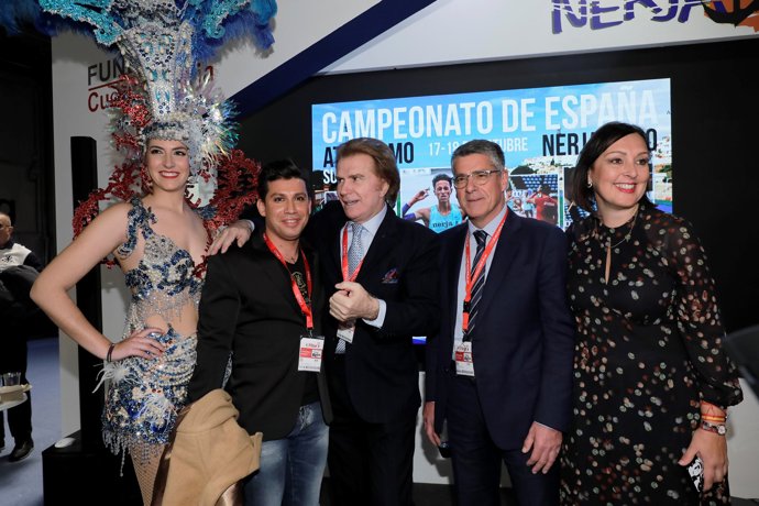 La Reina Letizia en Fitur, mismo vestido que la concejala de Nerja de Massimo Dutti