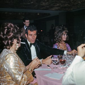 Marisol en una cena benéfica junto a Julio Iglesias