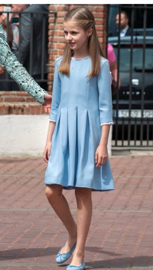 para la comunión de la Infanta Sofía celebrada el 18 de mayo de 2017, podíamos ver a Leonor con unas Pretty en azul pastel las Hannah pastel baby blue patent a juego con su vestido
