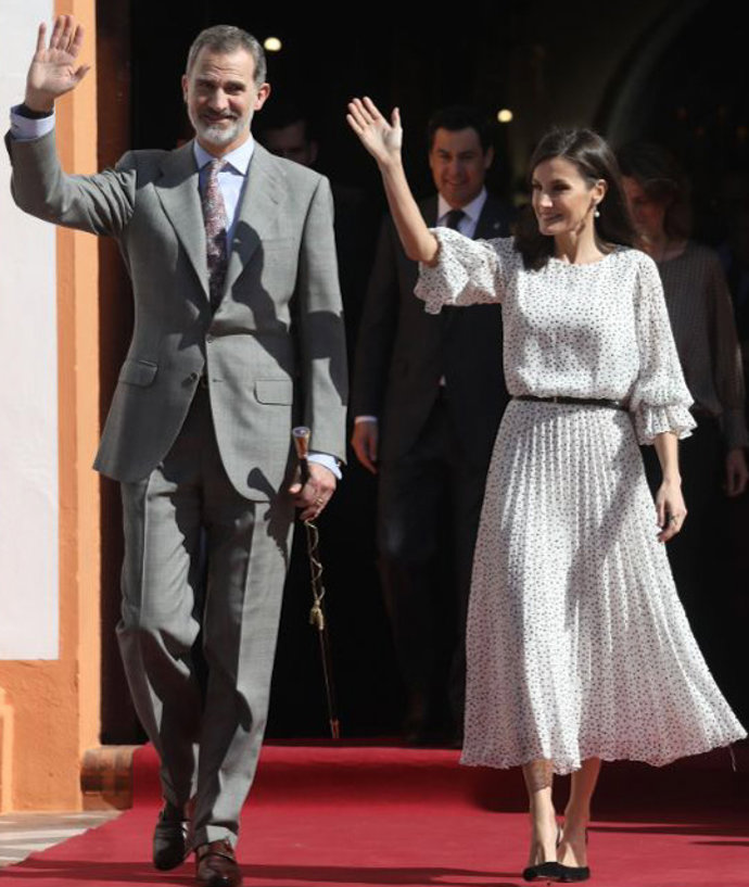 La Reina Letizia, de nuevo de Armani por San Valentín