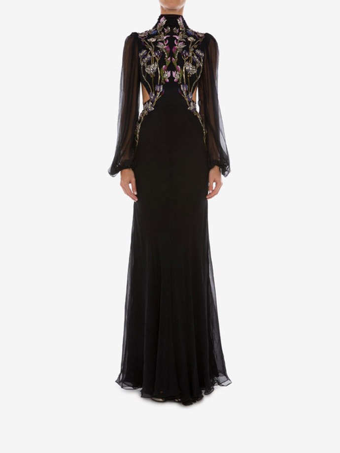 alexander mcqueen de flores en negro y flores de peligro de extinción en creponne