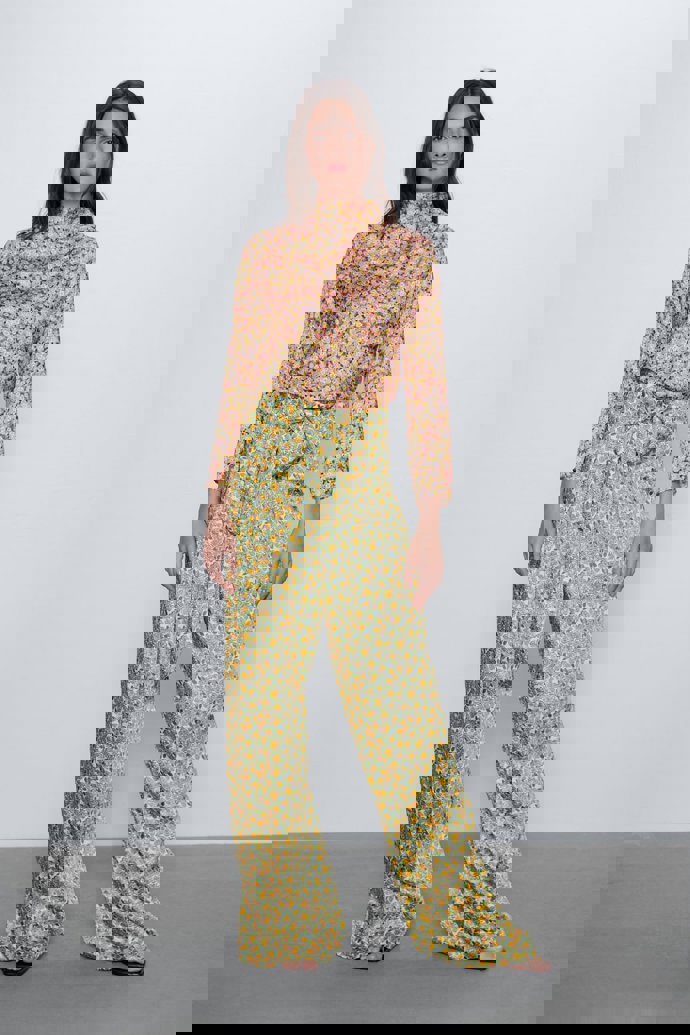 zara blusa pantalon flores