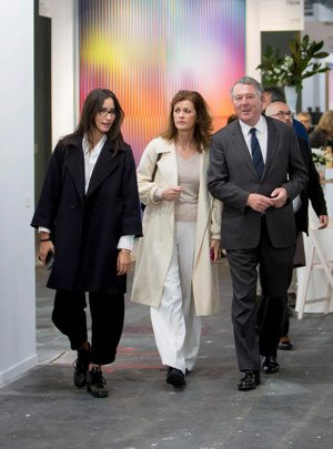 Rachel Valdés revoluciona ARCO mientras pide tranquilidad por su relación con Alejandro Sanz