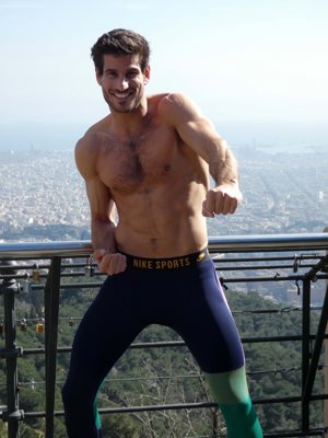 Cesc Escolá, el entrenador de 'OT' y de 'Muévete en casa' presume de cuerpazo