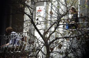 Sassa de Osma y Christian de Hannover aprovechan su balcón para llevar mejor el confinamiento por el COVID-19