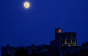 la super 'luna rosa' en cada lugar del mundo: Inglaterra, castillo de Windsor