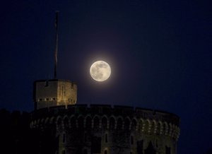 la super 'luna rosa' en cada lugar del mundo: Inglaterra, castillo de Windsor