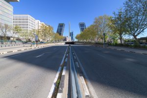 Así es Madrid vacío... Paseo de la Castellana sin tráfico, sin coches ni atascos