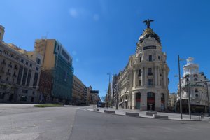Así es Madrid vacío... Calle Alcalá vista en dirección Puerta del Sol