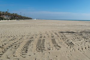 Semana Santa 2020 playa de Valencia, ejemplo de una de las tantas,  vacías por el confinamiento por el COVID-19