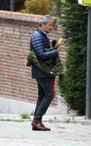 Javier Merino disfruta del primer día de salida para los niños junto a sus hijos