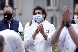 Samantha Vallejo-Nágera, Pepe Rodríguez y un sinfín de chefs protestan a las puertas del Congreso