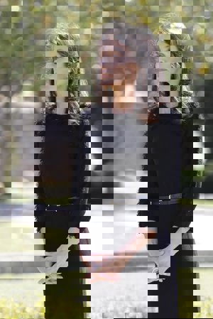 Los Reyes guardan un minuto de silencio junto a sus hijas en memoria de los fallecidos por COVID-19