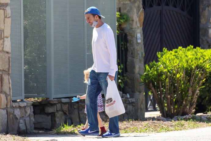 Alessandro Lequio se apoya en su preciosa hija Ginevra