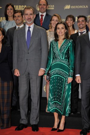 Sonsoles Ónega y la Reina Letizia, amigas muy unidas comparten gustos. Vestido Sandro Verde