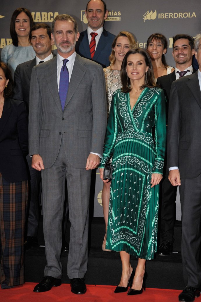  Sonsoles Ónega y la Reina Letizia, amigas muy unidas comparten gustos. Vestido Sandro Verde