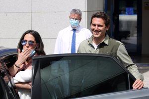 Malú y Albert Rivera abandonan el hospital tras el nacimiento de su hija Lucía