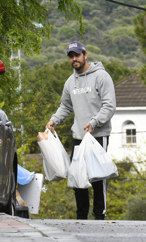Mario Casas comprando en el confinamiento