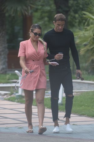 Hugo Sierra e Ivana Icardi disfrutan de una comida de ¿enamorados?