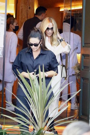 Vicky Martín Berrocal y Marta Sánchez disfrutan de su primera comida juntas tras el confinamiento